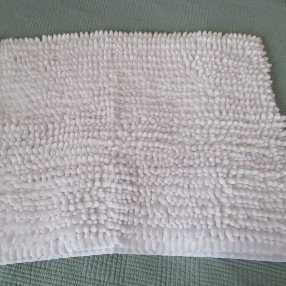 Laura Ashley White Velour Tufted Bath Mat Rug